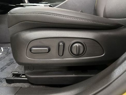 Used 2025 Chevrolet Trax ACTIV w/ Sunroof Package image 20