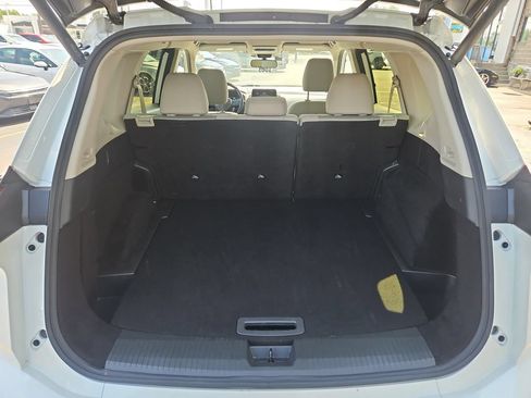 Used 2025 Nissan Rogue SV AWD/4WD image 11