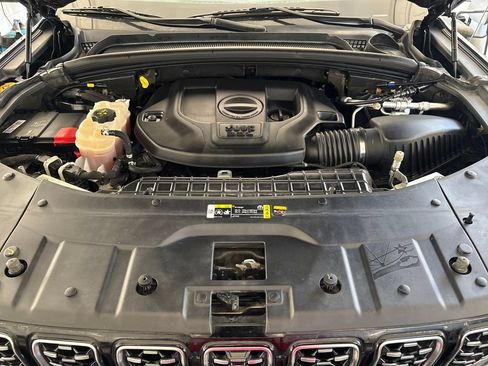 Used 2023 Jeep Grand Cherokee Summit w/ Luxury Tech Group V AWD/4WD image 34