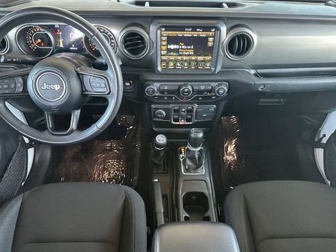 Used 2023 Jeep Gladiator Mojave AWD/4WD image 13