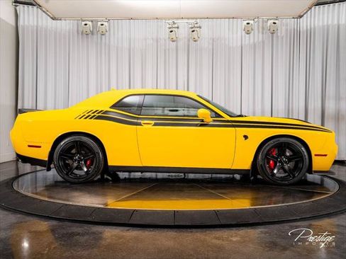 Used 2017 Dodge Challenger SRT Hellcat RWD image 17
