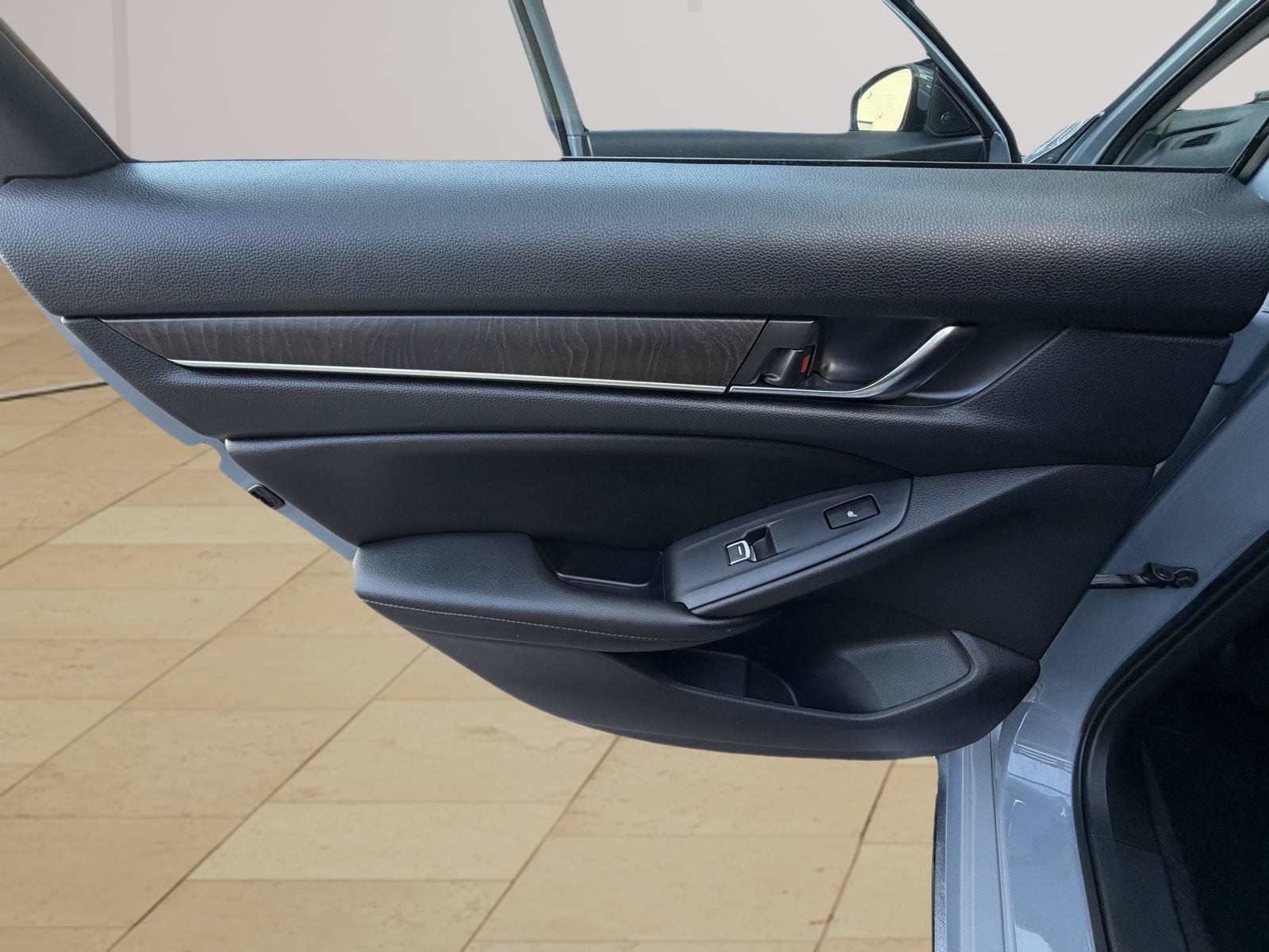 Used 2022 Honda Accord Touring image 27