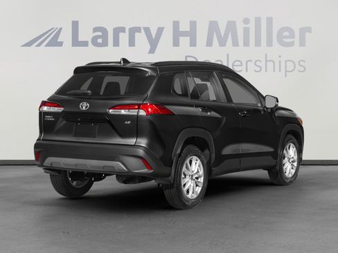 Used 2022 Toyota Corolla Cross LE FWD image 2