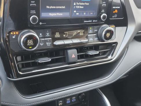 Used 2022 Toyota Highlander XLE image 22