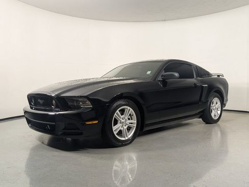 Used 2014 Ford Mustang Coupe RWD image 3