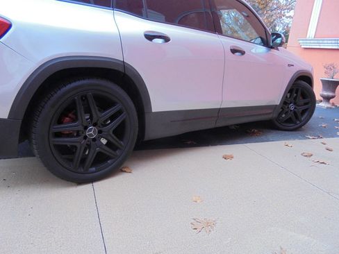 Used 2021 Mercedes-Benz GLB 35 AMG 4MATIC w/ Multimedia Package image 22