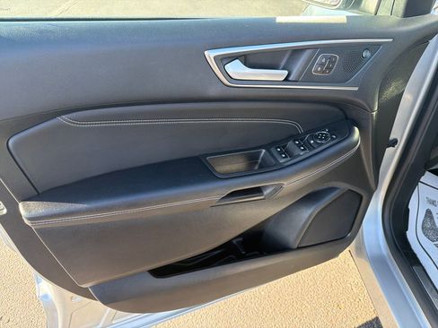 Used 2024 Ford Edge Titanium image 10