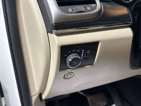 Used 2020 Jeep Grand Cherokee Limited w/ Luxury Group II AWD/4WD image 16