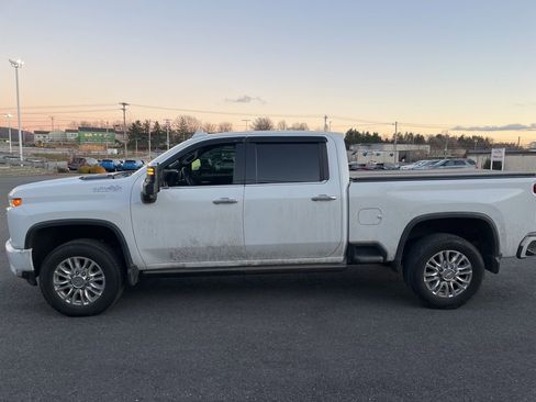 Used 2022 Chevrolet Silverado 2500 High Country w/ Technology Package image 5