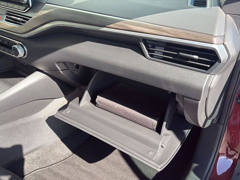 Used 2025 Nissan Altima 2.5 SV FWD image 23