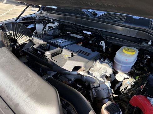 Used 2024 RAM 2500 Laramie w/ Safety Group image 31