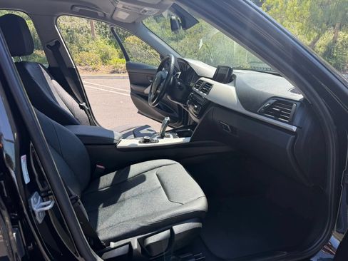 Used 2017 BMW 320i Sedan RWD image 17