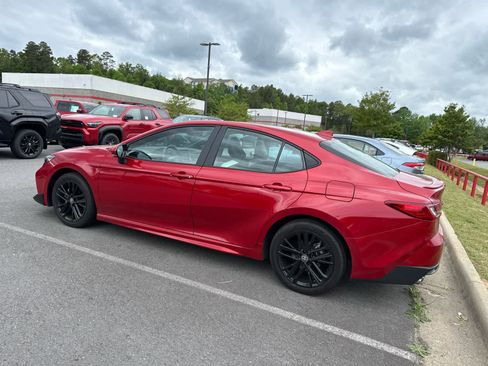 Used 2025 Toyota Camry SE w/ Multimedia Upgrade Package image 3