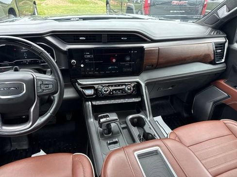 Used 2022 GMC Sierra 1500 Denali Ultimate AWD/4WD image 19