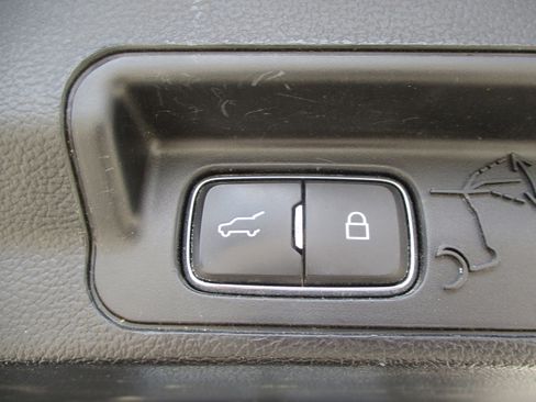 Used 2020 Ford Explorer XLT w/ Equipment Group 202A AWD/4WD image 16