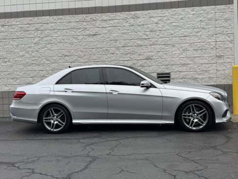 Used 2014 Mercedes-Benz E 550 4MATIC Sedan image 16