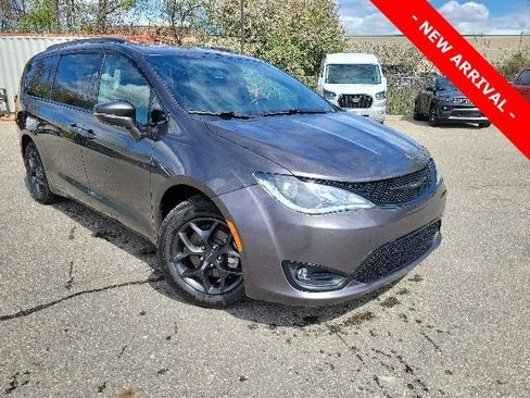 Used 2020 Chrysler Pacifica Limited w/ S Appearance Package FWD image 1