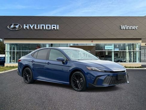 Used 2025 Toyota Camry SE w/ Convenience Package AWD/4WD image 5
