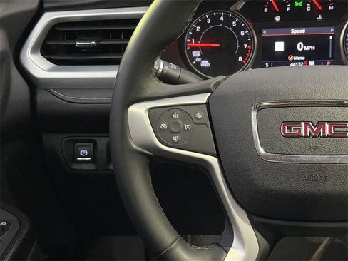 Used 2023 GMC Acadia SLT w/ Elevation Edition image 8