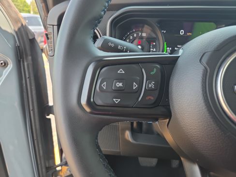 Used 2024 Jeep Wrangler Unlimited Rubicon 4xe AWD/4WD image 10