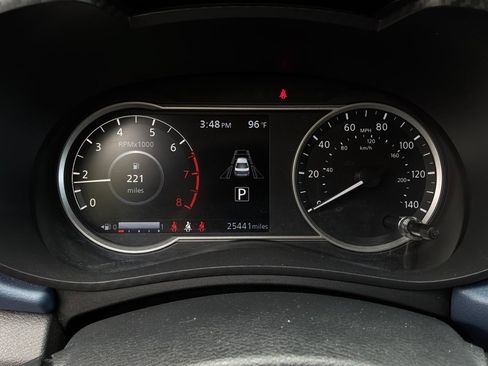 Used 2025 Nissan Versa SV FWD image 33