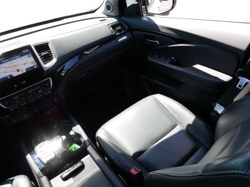 Used 2017 Honda Pilot Touring image 11