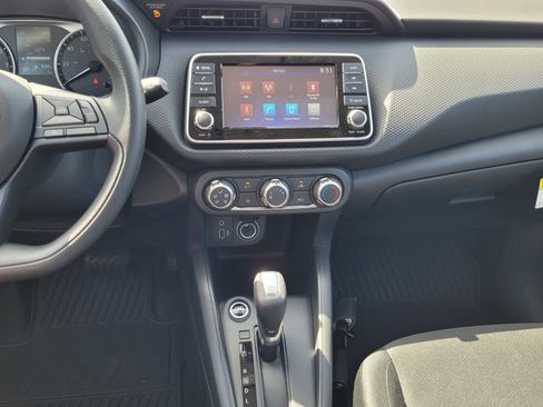 New 2025 Nissan Kicks Play S image 8