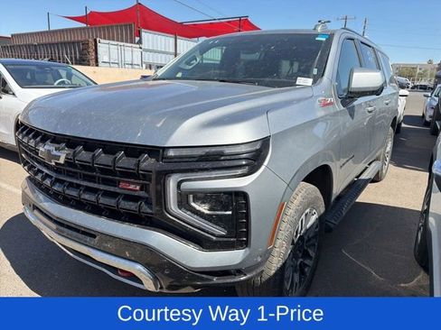 Used 2025 Chevrolet Suburban Z71 AWD/4WD image 5