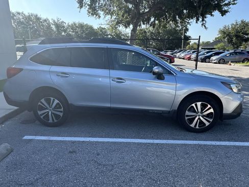 Used 2018 Subaru Outback 3.6R Limited AWD/4WD image 10