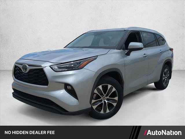 Used 2022 Toyota Highlander XLE AWD/4WD image 1