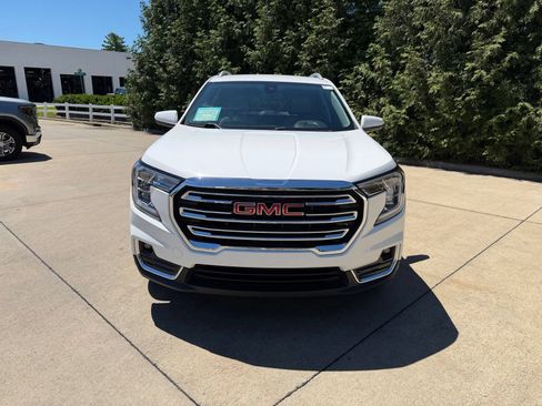 Used 2023 GMC Terrain SLT w/ LPO, Floor Liner Package FWD image 6