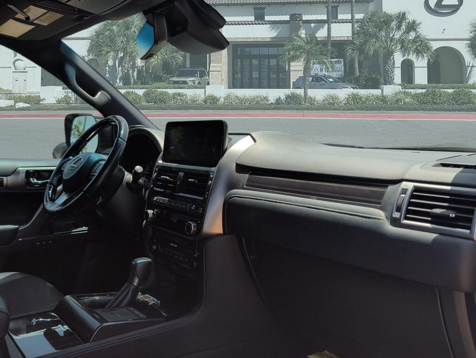 Used 2022 Lexus GX 460 Premium w/ Accessory Package AWD/4WD image 29