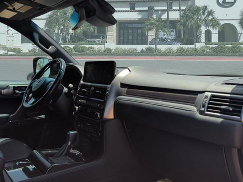 Used 2022 Lexus GX 460 Premium w/ Accessory Package AWD/4WD image 29