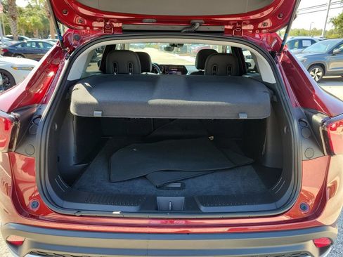Used 2025 Chevrolet Trax LT w/ LT Convenience Package FWD image 11