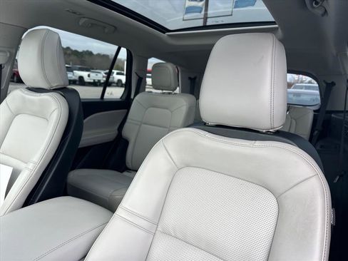 Used 2025 Lincoln Aviator AWD w/ Jet Appearance Package image 17