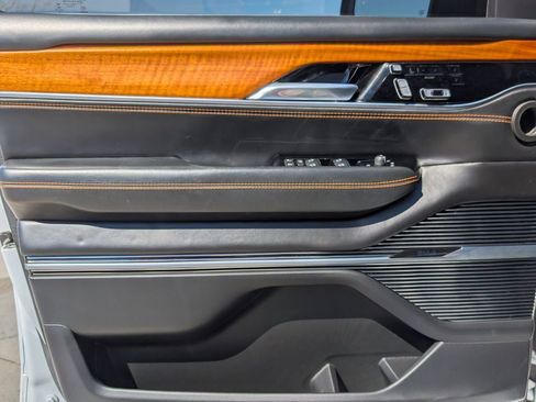 Used 2022 Jeep Grand Wagoneer Series III w/ Rear Seat Video Group 1 image 10