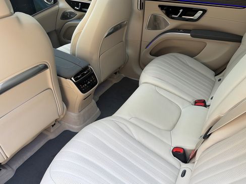 New 2026 Mercedes-Benz EQS 400 4MATIC SUV image 11