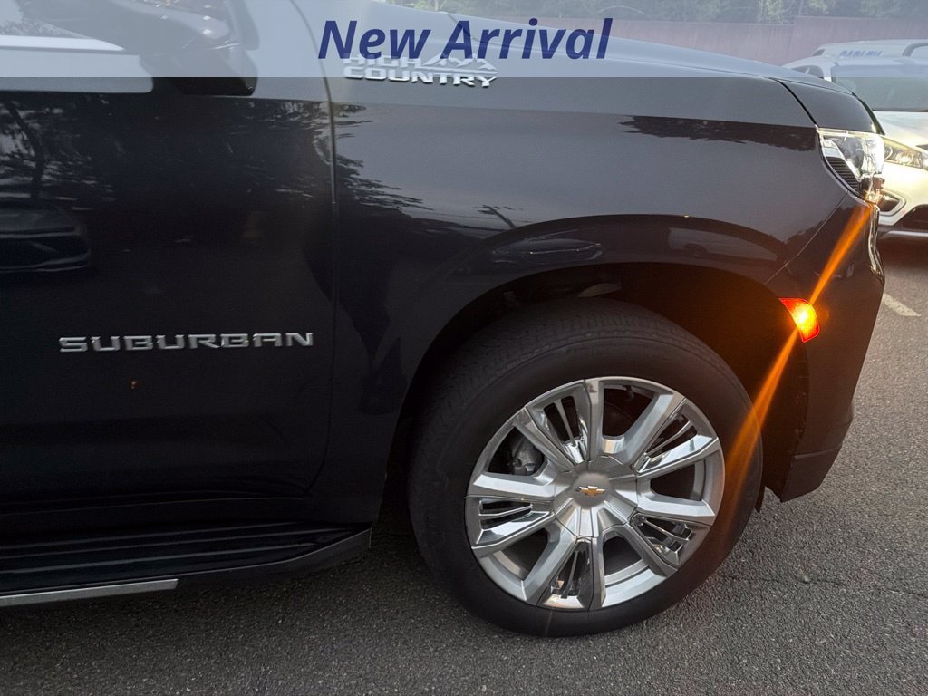 Used 2023 Chevrolet Suburban High Country AWD/4WD image 3