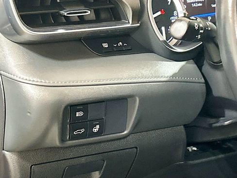 Used 2022 Toyota Highlander Limited FWD image 8
