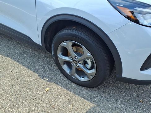 Certified 2025 Ford Escape ST-Line w/ Cold Weather Package AWD/4WD image 4