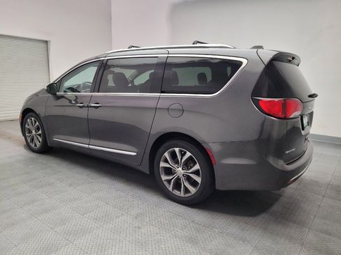 Used 2017 Chrysler Pacifica Limited w/ UConnect Theater Package FWD image 3