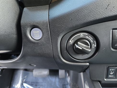 Used 2022 Nissan Frontier SV image 21