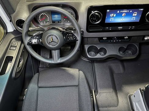 Used 2025 Mercedes-Benz Sprinter 2500 image 33