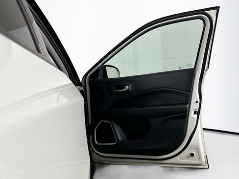 Used 2020 Jeep Compass Latitude FWD image 32