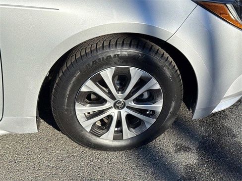 Used 2022 Toyota Corolla LE image 7