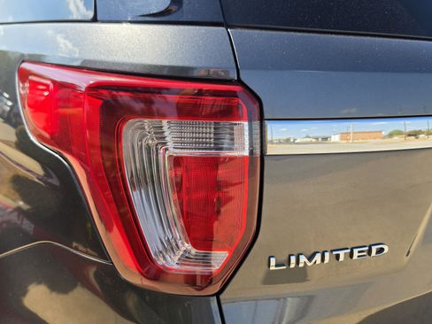 Used 2017 Ford Explorer Limited w/ Equipment Group 301A AWD/4WD image 10