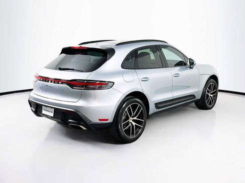 Certified 2024 Porsche Macan image 9