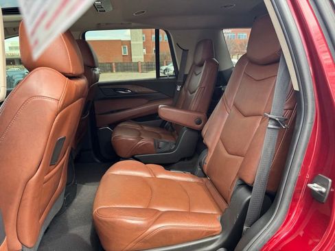 Used 2018 Cadillac Escalade Premium Luxury image 15