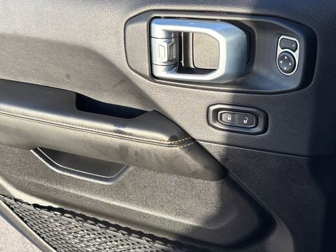 Used 2025 Jeep Gladiator Sport image 31