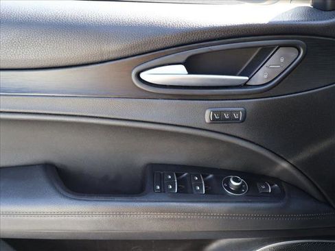 Used 2018 Alfa Romeo Stelvio AWD image 11